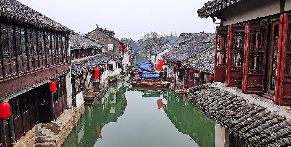 小姑子称呼我爸妈某某爸、某某妈礼貌吗？